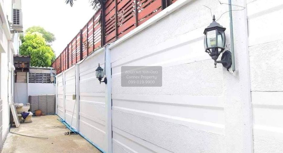 For sale 3 bedrooms townhouse in Sam Phran, Nakhon Pathom