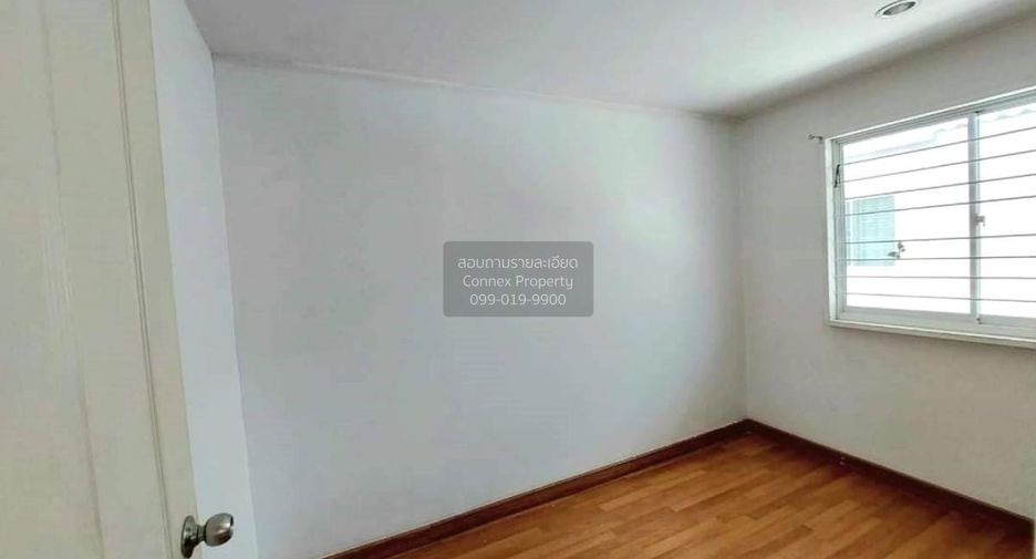 For sale 3 bedrooms townhouse in Sam Phran, Nakhon Pathom