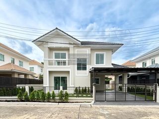 Casa en venta de 3 habitaciones en Bang Khen, Bangkok