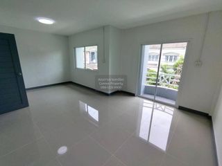 À vendre 3 chambres maison de ville à Bang Bua Thong, Nonthaburi