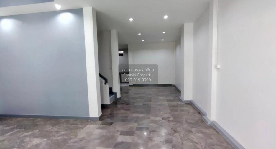 À vendre 3 chambres maison de ville à Bang Bua Thong, Nonthaburi