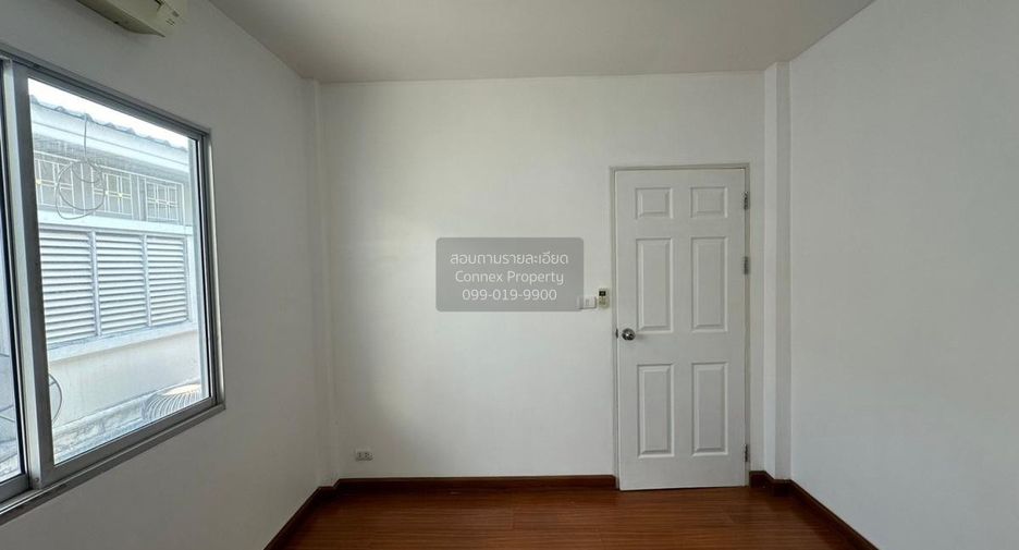 For sale 3 bedrooms townhouse in Pak Kret, Nonthaburi