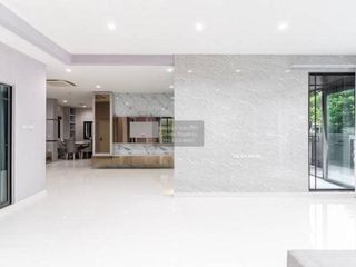 For sale 5 bedrooms house in Thanyaburi, Pathum Thani