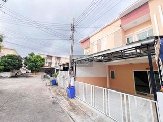 Reihenhaus zum Kauf mit 3 Zimmer in Phra Pradaeng, Samut Prakan