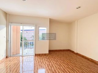 Reihenhaus zum Kauf mit 3 Zimmer in Phra Pradaeng, Samut Prakan
