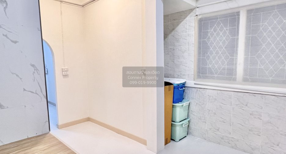 À vendre 2 chambres maison de ville à Wang Thonglang, Bangkok