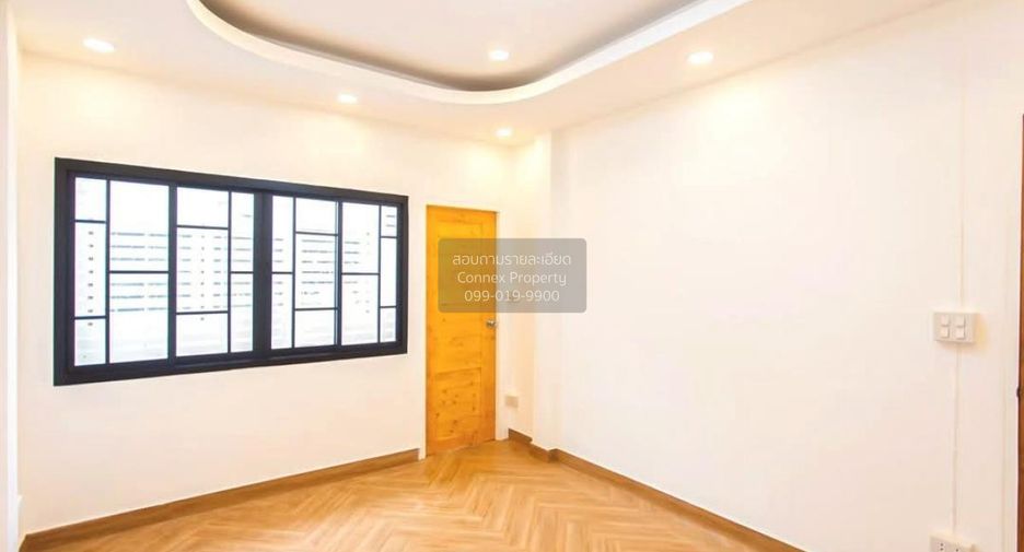Casa adosada en venta de 3 habitaciones en Wang Thonglang, Bangkok
