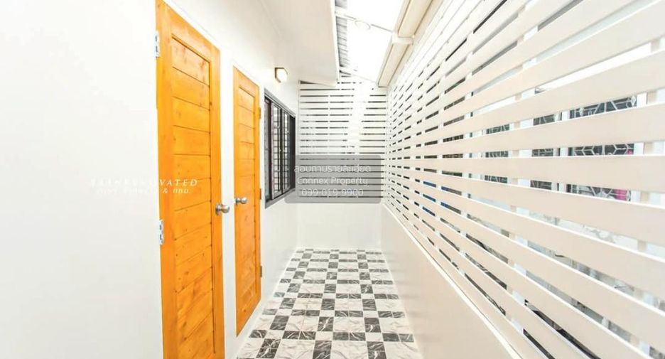 Casa adosada en venta de 3 habitaciones en Wang Thonglang, Bangkok