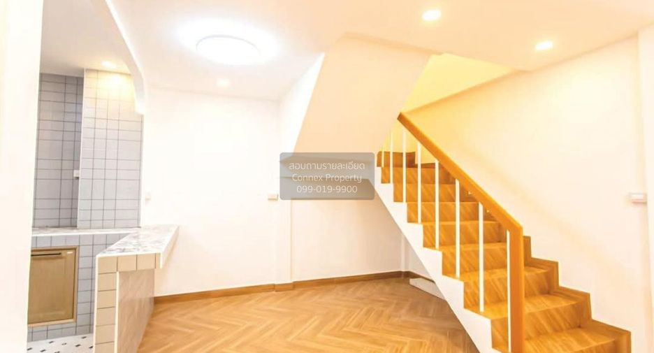 Casa adosada en venta de 3 habitaciones en Wang Thonglang, Bangkok
