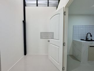 Casa adosada en venta de 4 habitaciones en Bang Kapi, Bangkok