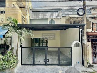 Casa adosada en venta de 4 habitaciones en Bang Kapi, Bangkok