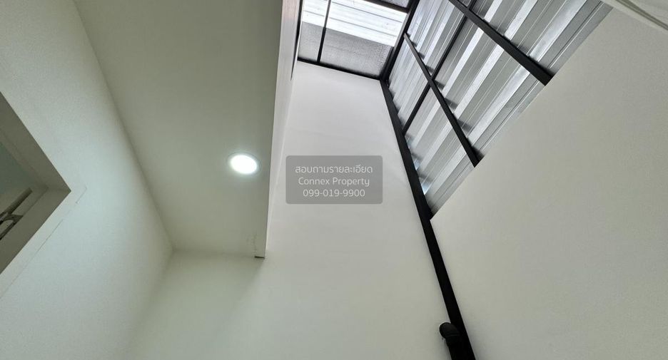 Casa adosada en venta de 4 habitaciones en Bang Kapi, Bangkok