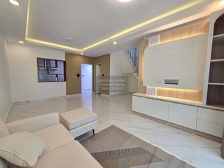 Casa adosada en venta de 3 habitaciones en Lam Luk Ka, Pathum Thani