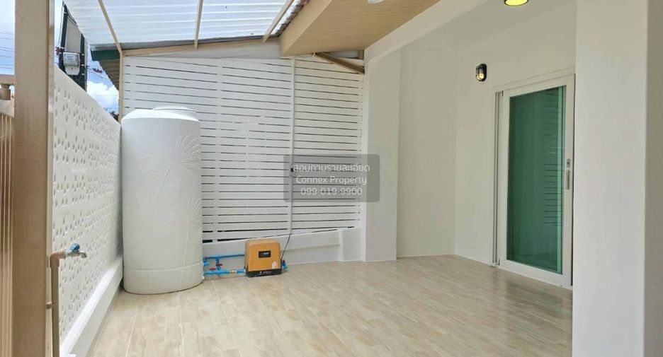 Casa adosada en venta de 3 habitaciones en Lam Luk Ka, Pathum Thani