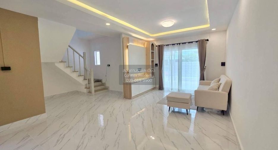 Casa adosada en venta de 3 habitaciones en Lam Luk Ka, Pathum Thani
