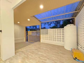 Casa adosada en venta de 3 habitaciones en Lam Luk Ka, Pathum Thani