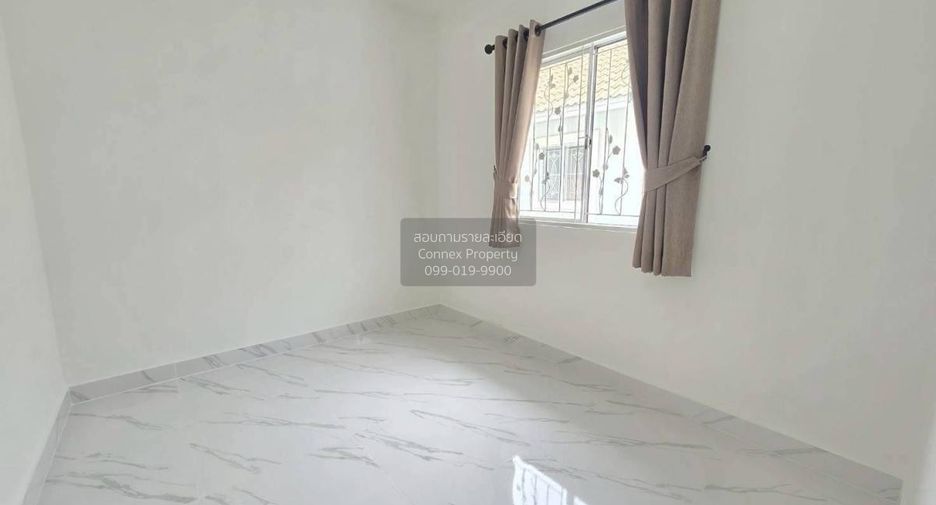 Casa adosada en venta de 3 habitaciones en Lam Luk Ka, Pathum Thani