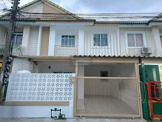 Casa adosada en venta de 3 habitaciones en Lam Luk Ka, Pathum Thani