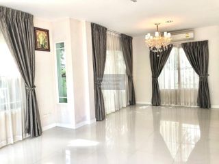 For sale 3 bedrooms house in Bang Kapi, Bangkok
