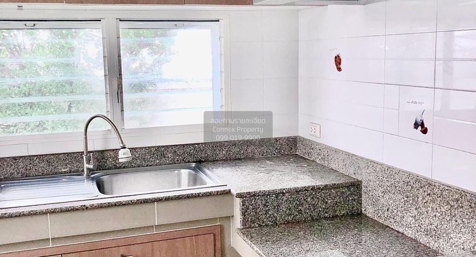 For sale 3 bedrooms house in Bang Kapi, Bangkok