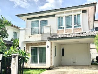 For sale 3 bedrooms house in Bang Kapi, Bangkok