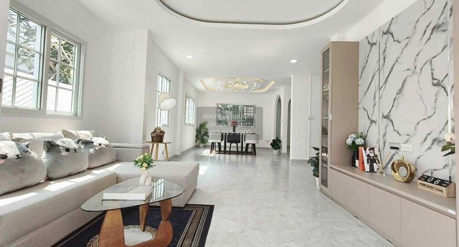 For sale 5 bedrooms house in Khlong Sam Wa, Bangkok