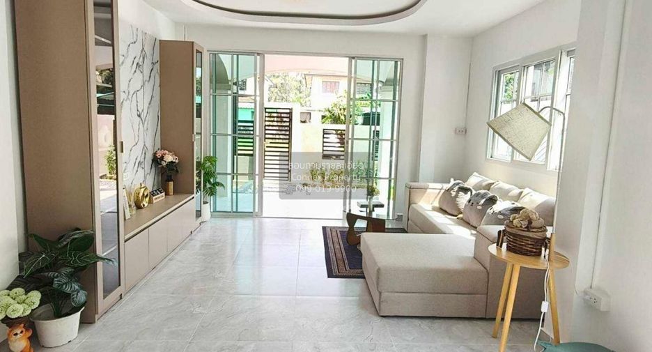 For sale 5 bedrooms house in Khlong Sam Wa, Bangkok