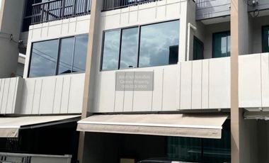Reihenhaus zum Kauf mit 3 Zimmer in Khan Na Yao, Bangkok