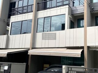 Reihenhaus zum Kauf mit 3 Zimmer in Khan Na Yao, Bangkok