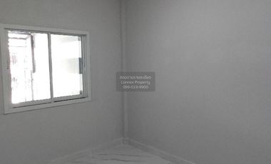 Casa adosada en venta de 2 habitaciones en Lam Luk Ka, Pathum Thani