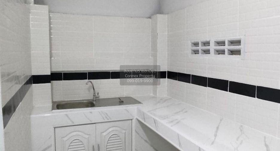 Casa adosada en venta de 2 habitaciones en Lam Luk Ka, Pathum Thani