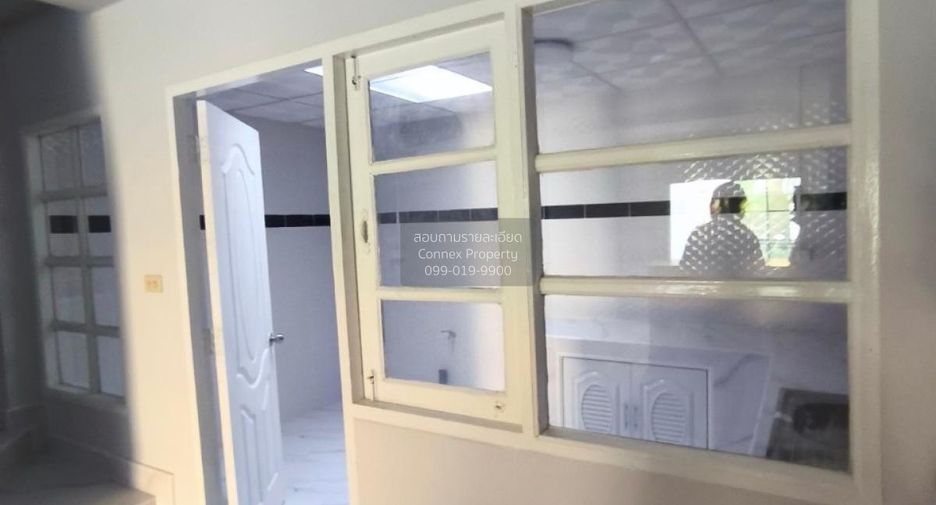 Casa adosada en venta de 3 habitaciones en Lam Luk Ka, Pathum Thani
