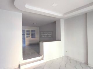 Casa adosada en venta de 3 habitaciones en Lam Luk Ka, Pathum Thani