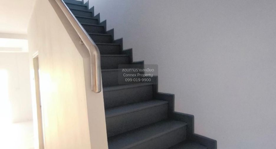 Casa adosada en venta de 3 habitaciones en Lam Luk Ka, Pathum Thani