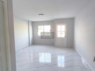 Casa adosada en venta de 3 habitaciones en Lam Luk Ka, Pathum Thani