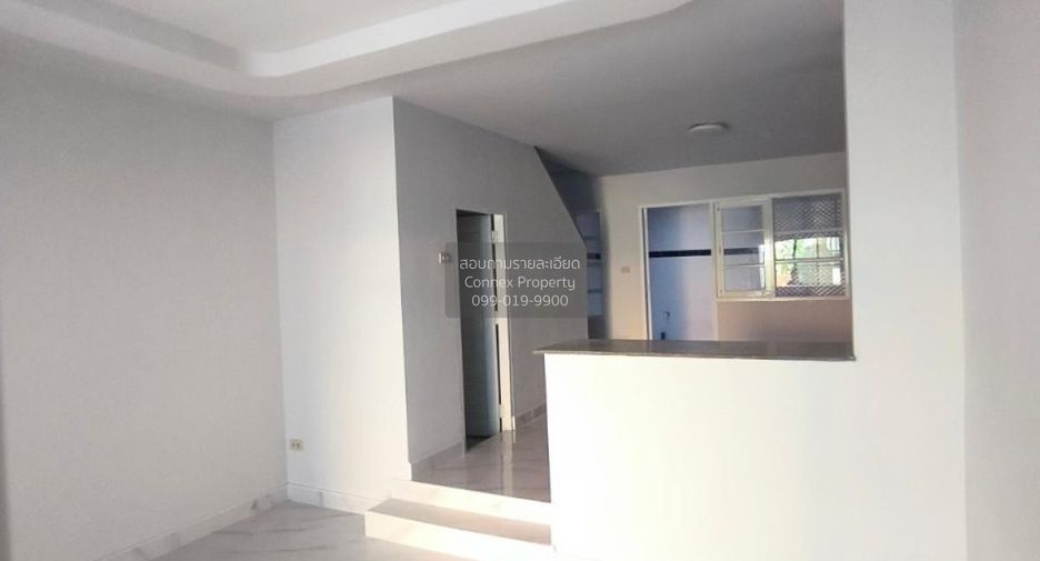 Casa adosada en venta de 3 habitaciones en Lam Luk Ka, Pathum Thani