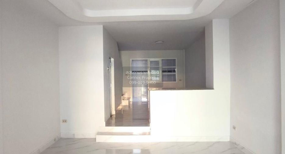 Casa adosada en venta de 3 habitaciones en Lam Luk Ka, Pathum Thani
