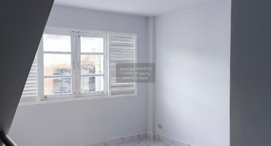 Casa adosada en venta de 3 habitaciones en Lam Luk Ka, Pathum Thani