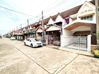 For sale 2 bedrooms townhouse in Lam Luk Ka, Pathum Thani