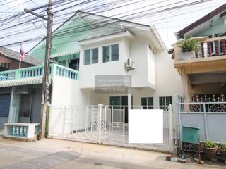 À vendre 2 chambres maison de ville à Thawi Watthana, Bangkok