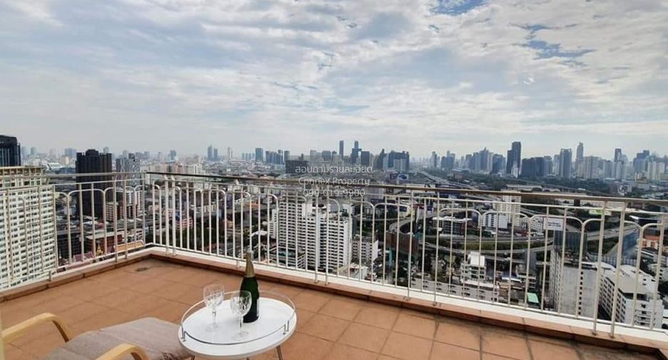 For sale 3 bedrooms condo in Ratchathewi, Bangkok