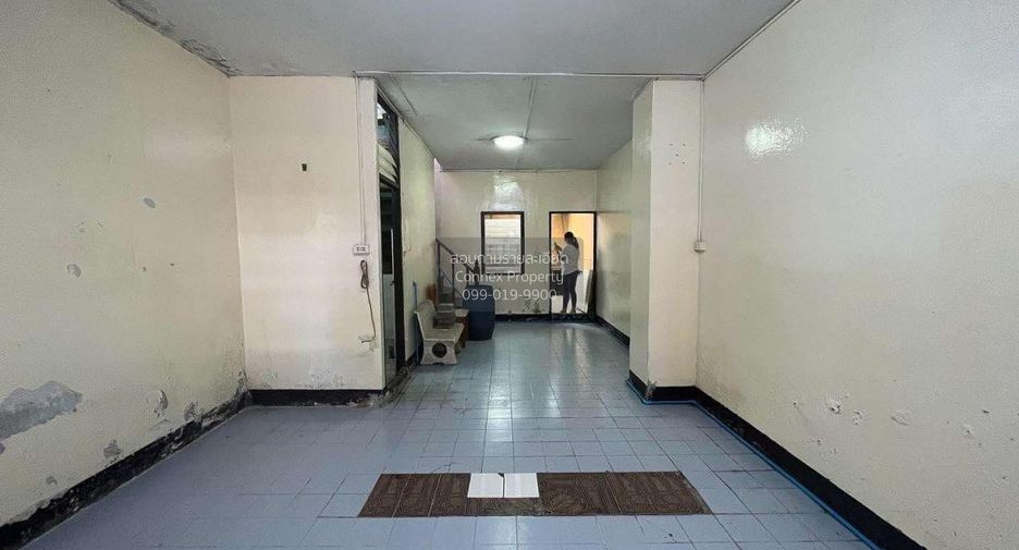 À vendre 3 chambres maison de ville à Phra Samut Chedi, Samut Prakan