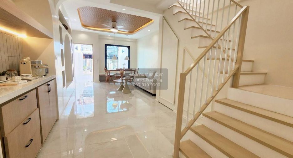 À vendre 2 chambres maison de ville à Wang Thonglang, Bangkok