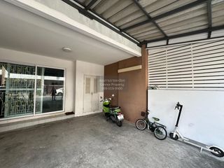 For sale 5 bedrooms townhouse in Mueang Nonthaburi, Nonthaburi