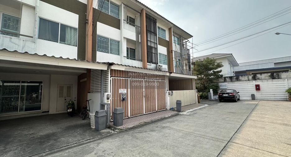 For sale 5 bedrooms townhouse in Mueang Nonthaburi, Nonthaburi