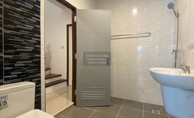 For sale 5 bedrooms townhouse in Nong Khaem, Bangkok