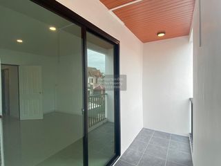 Casa adosada en venta de 5 habitaciones en Nong Khaem, Bangkok