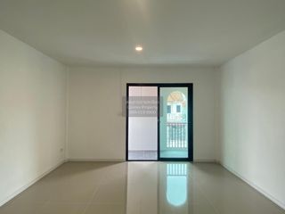 Casa adosada en venta de 5 habitaciones en Nong Khaem, Bangkok