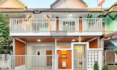 Casa adosada en venta de 3 habitaciones en Bang Yai, Nonthaburi