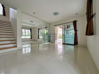 Casa en venta de 4 habitaciones en Bang Khen, Bangkok